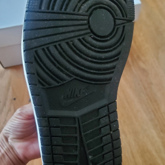 Womans Air Jordan Retro 1 Low Grey Gym Red Sneakers, Size 7 - Picture 5 of 5